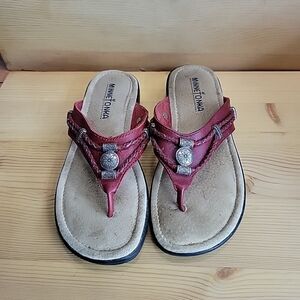 Minnetonka Women’s Sandals Size 6 Red Leather